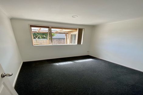 Photo of property in 8 Piriti Place, Weymouth, Auckland, 2103