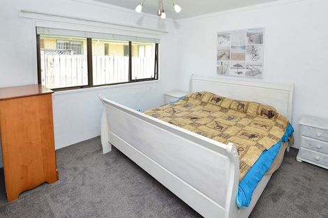 Photo of property in 17 Nukumea Common, Orewa, 0931