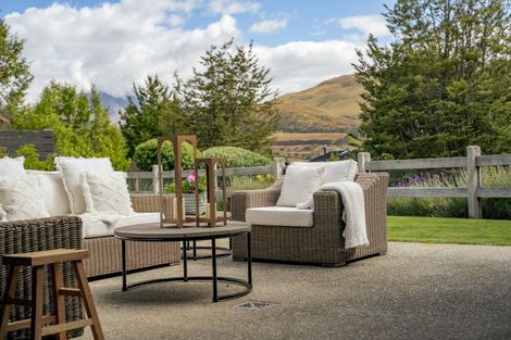 Photo of property in 2 Aberdare Court, Jacks Point, Queenstown, 9371