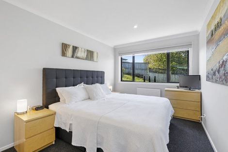 Photo of property in 32 Lanyon Place, Whitby, Porirua, 5024