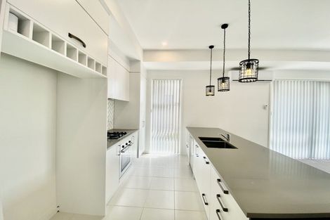 Photo of property in 71 Hayfield Way, Karaka, Papakura, 2113