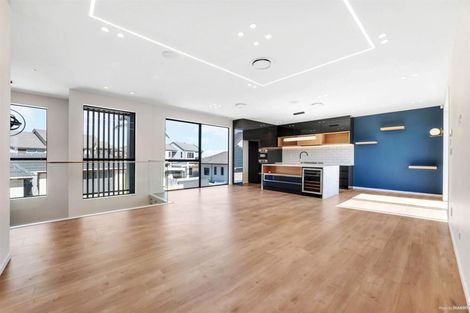 Photo of property in 4b The Parade, Bucklands Beach, Auckland, 2012