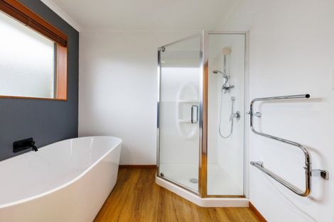 Photo of property in 18 Gibbston Close, Huntington, Hamilton, 3210