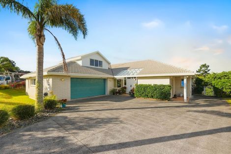 Photo of property in 22 Windfall Grove, Greenhithe, Auckland, 0632