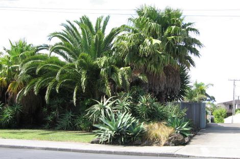 Photo of property in 1/309 Beach Road, Campbells Bay, Auckland, 0630