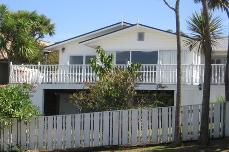 Photo of property in 2 Churchill Road, Murrays Bay, Auckland, 0630