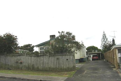 Photo of property in 16 Eskdale Road, Birkdale, Auckland, 0626
