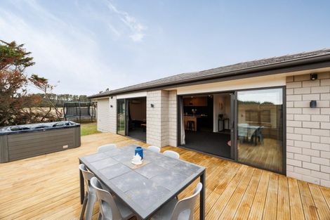 Photo of property in 13 Oxnam Place, Foxton Beach, Foxton, 4815