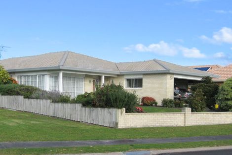 Photo of property in 6 Lakeside Drive, Orewa, 0931
