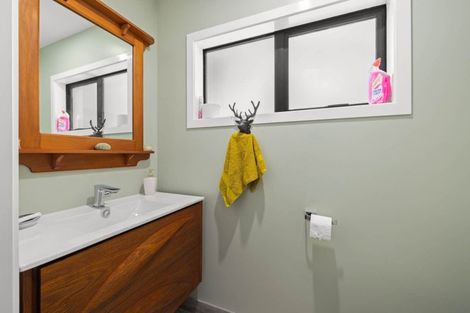 Photo of property in 65 Jamesons Esplanade, Haruru, 0204