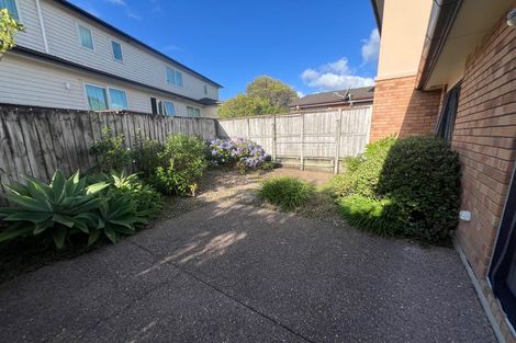 Photo of property in 18 Ballymore Drive, Pinehill, Auckland, 0632