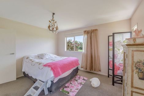 Photo of property in 37 Te Pua School Road, Helensville, 0875