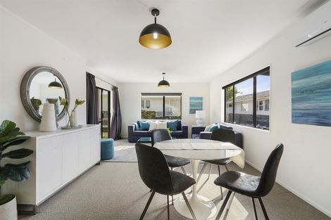 Photo of property in 2/8 Lingfield Street, Glenfield, Auckland, 0629