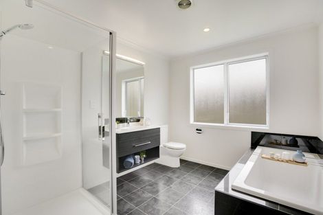 Photo of property in 17 Mahia Lane, Waikanae, 5036