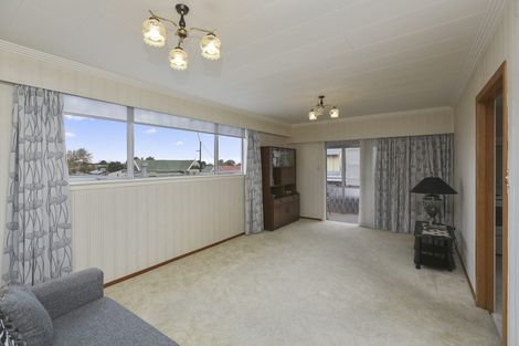 Photo of property in 2/305 Devon Street West, New Plymouth, 4310