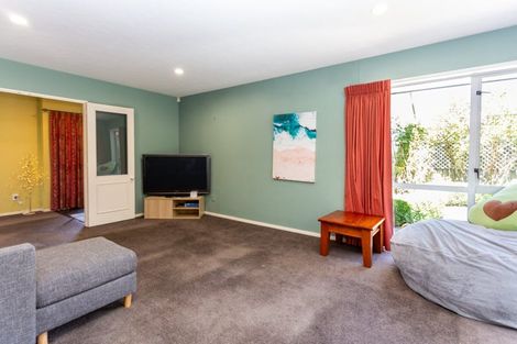 Photo of property in 2/138 Memorial Avenue, Burnside, Christchurch, 8053