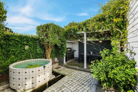 Photo of property in 34 Aikmans Road, Merivale, Christchurch, 8014
