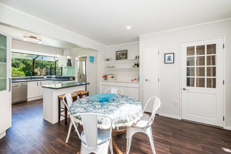 Photo of property in 81 Nimmo Avenue East, Waikanae, 5036