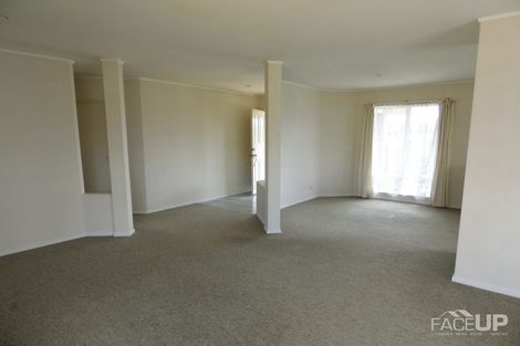 Photo of property in 72 Kingdale Road, Henderson, Auckland, 0610
