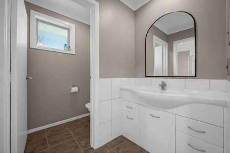 Photo of property in 26 George Crescent, Buckland, Pukekohe, 2677