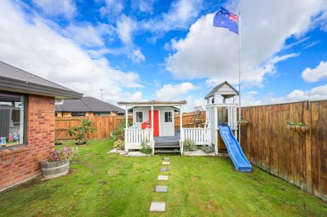 Photo of property in 7 Medallion Court, Kelvin Grove, Palmerston North, 4414