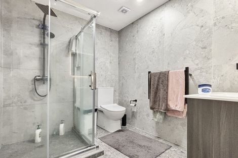 Photo of property in 2 Peterhouse Place, West Harbour, Auckland, 0618