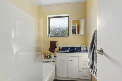 Photo of property in 28 Arahanga Grove, Maupuia, Wellington, 6022