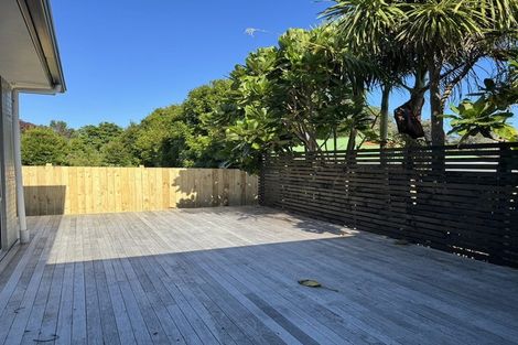 Photo of property in 5 Bishop Street, Green Bay, Auckland, 0604
