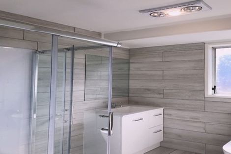 Photo of property in 8 Jenanne Place, Totara Vale, Auckland, 0629