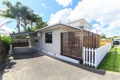 Photo of property in 2/18 Gloria Avenue, Te Atatu Peninsula, Auckland, 0610