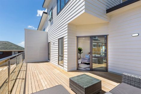 Photo of property in 4225c Great North Road, Glendene, Auckland, 0602