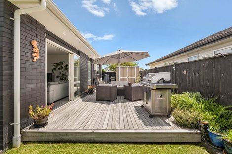 Photo of property in 11 Fred White Drive, Kumeu, 0810