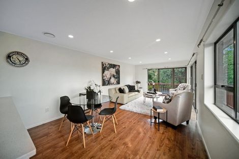 Photo of property in 230c Pakuranga Road, Pakuranga Heights, Auckland, 2010