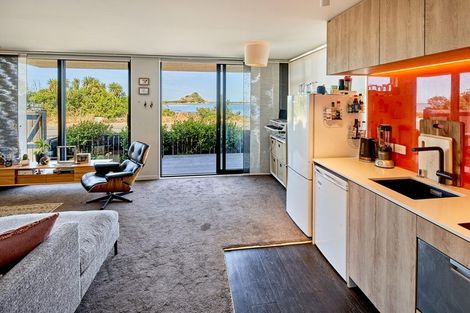 Photo of property in 196 The Esplanade, Island Bay, Wellington, 6023