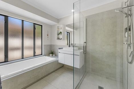 Photo of property in 8 Moy Place, East Tamaki Heights, Auckland, 2016