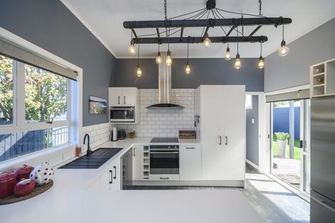 Photo of property in 46 Kingswood Street, Takaro, Palmerston North, 4412