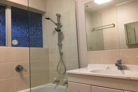 Photo of property in 25 Walnut Lane, Browns Bay, Auckland, 0630