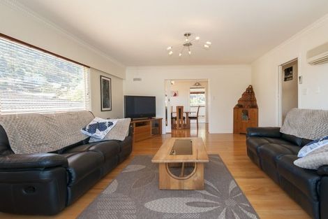 Photo of property in 2 Volkner Grove, Waterloo, Lower Hutt, 5011