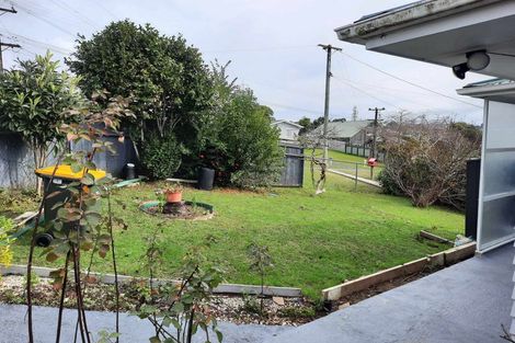 Photo of property in 2 Lowtherhurst Road, Massey, Auckland, 0614