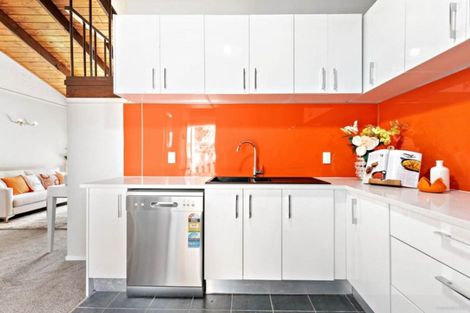 Photo of property in 3/23 Craigbank Avenue, New Lynn, Auckland, 0600