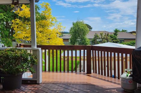 Photo of property in 4 Paton Avenue, Te Atatu South, Auckland, 0610