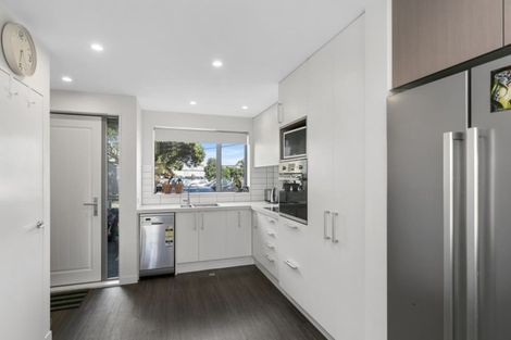Photo of property in 2u3 Stone Street, Miramar, Wellington, 6022