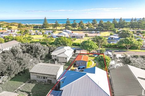 Photo of property in 30 Karaka Street, Castlecliff, Whanganui, 4501