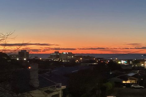 Photo of property in 10 Ridge Lane, New Plymouth, 4310