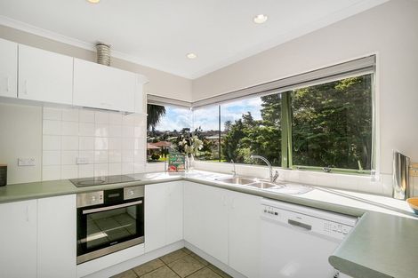 Photo of property in 4 De Havilland Drive, Goodwood Heights, Auckland, 2105