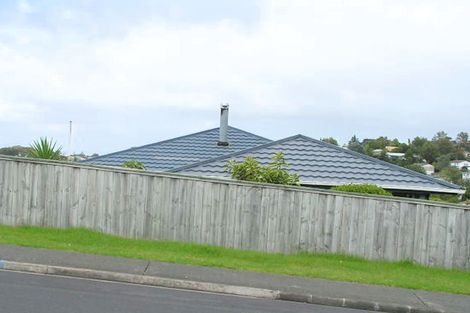 Photo of property in 49 Garton Drive, Massey, Auckland, 0614