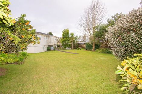 Photo of property in 3 Denyer Place, New Lynn, Auckland, 0600