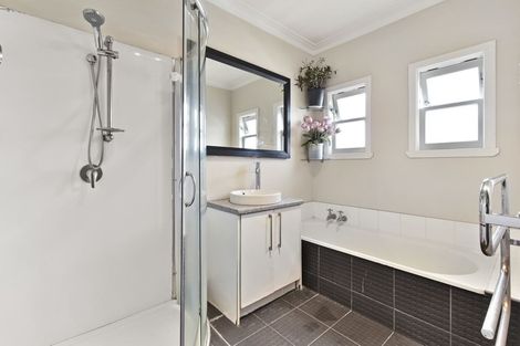 Photo of property in 15 Laurie Avenue, Papakura, 2110