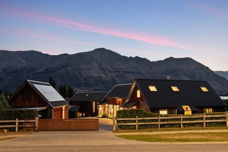 Photo of property in 314 Beacon Point Road, Wanaka, 9305