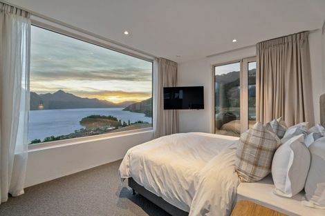 Photo of property in 32 Edinburgh Drive, Queenstown, 9300